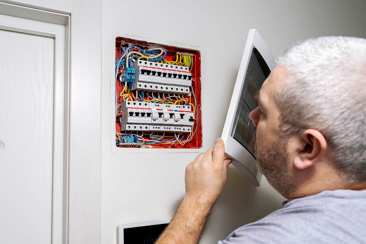 Sicherungskasten Aufbau: DIN-43880, Ausführungen